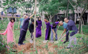 Trường đại học tuyên bố không nhận hoa mà thay bằng cây xanh dịp 20/11